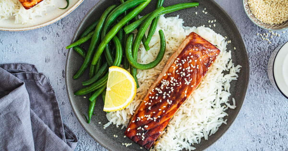 Découvrez la recette de saumon au miel qui va séduire vos soirées