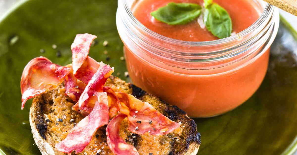 Pain aux tomates et chips de chorizo : une gourmandise à partager