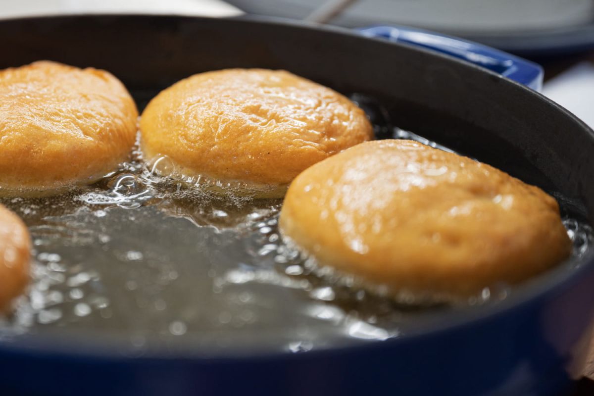 Éliminez les odeurs de friture : 4 astuces incontournables