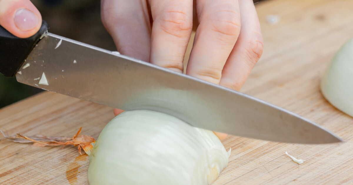 Maîtriser l'art de couper un oignon comme un chef