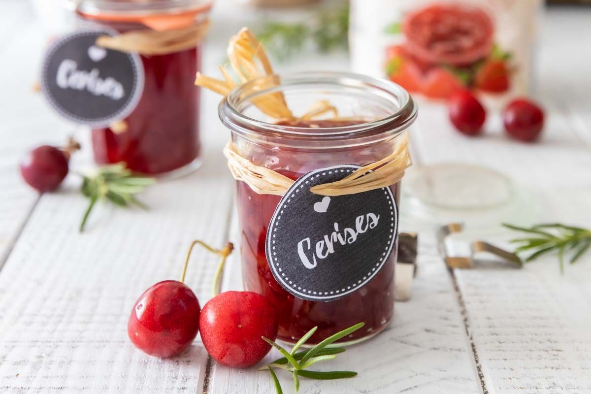 Confiture de cerises au romarin