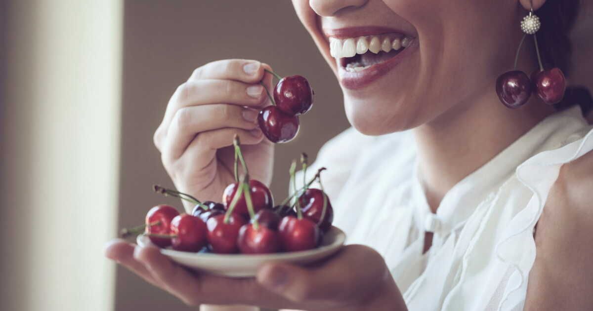 Découvrez l'astuce insoupçonnée pour dénoyauter les cerises en un clin d'œil