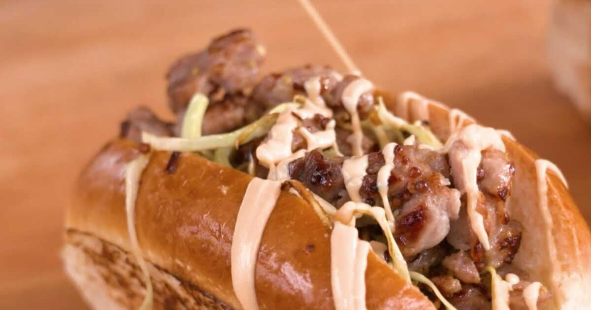 Découvrez la recette du hot dog aux saucisses de Toulouse revisitée par Cyril Lignac