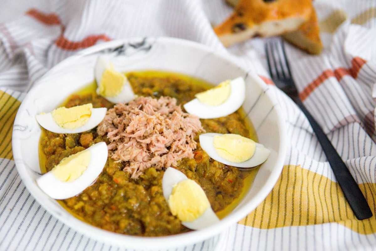 Découvrez la salade Mechouia grillée, un délice tunisien intemporel