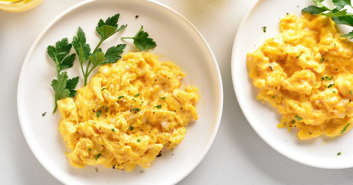 La recette des œufs brouillés : crémeux et nutritifs pour bien commencer la journée