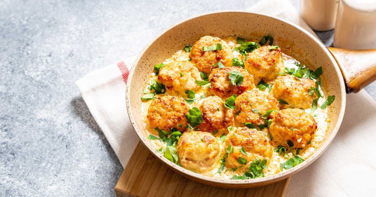 Simple et savoureux : découvrez les boulettes de poulet au curry et lait de coco
