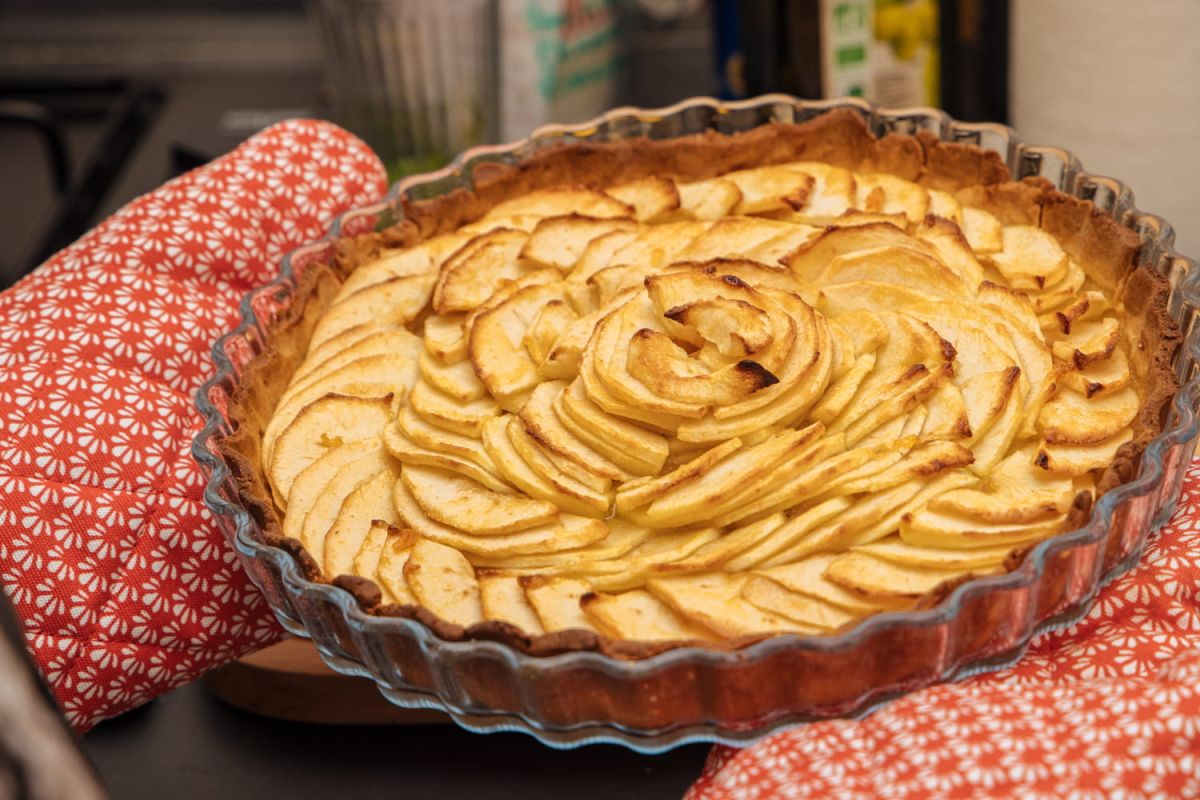 La tarte aux pommes parfaite sans précuisson : découvrez l'astuce infaillible