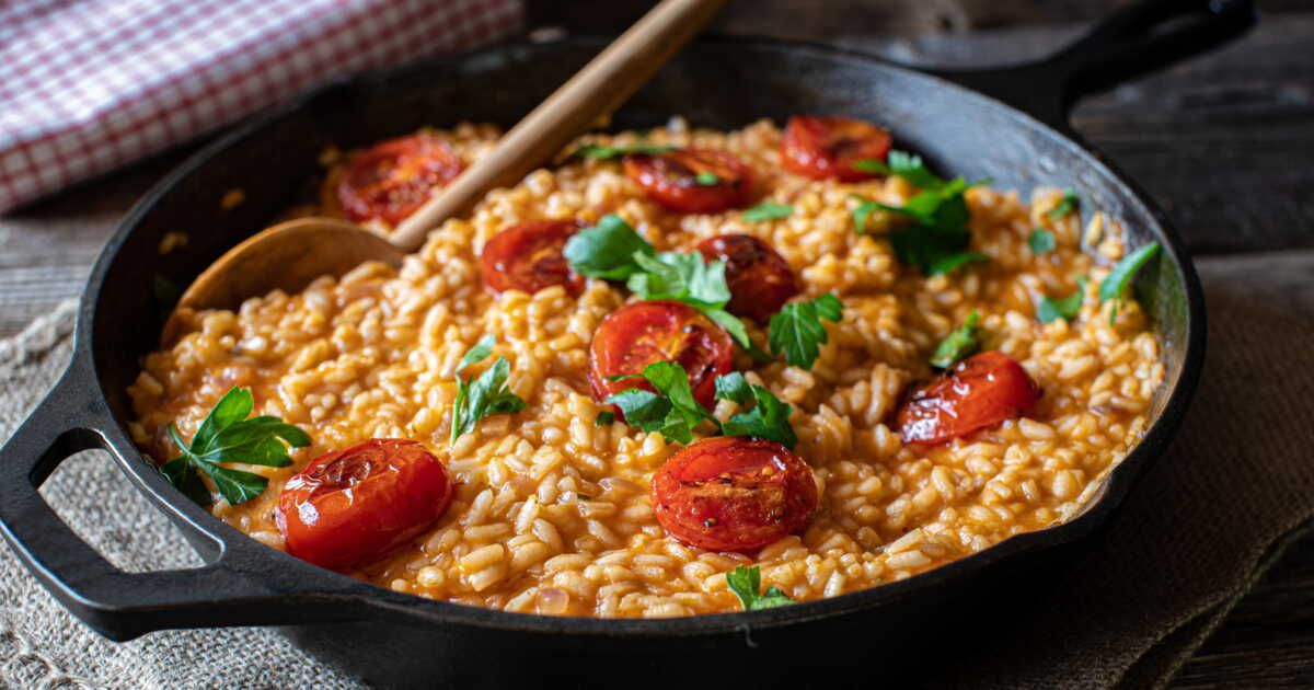 Riz crémeux à la feta et légumes grillés : la recette familiale super pratique