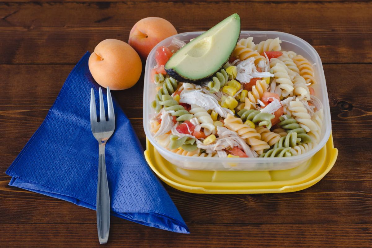 Découvrez l'astuce géniale pour nettoyer vos Tupperware en un clin d'œil