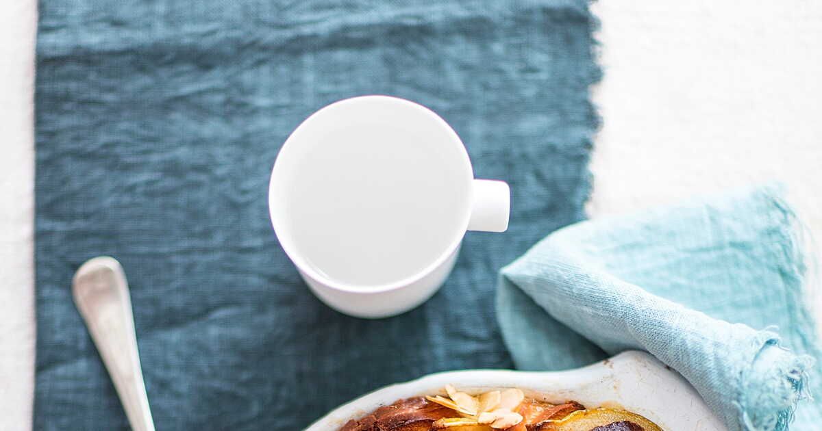 le pudding réconfortant à la brioche et aux poires caramélisées