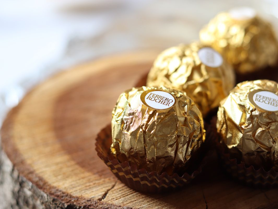 Ce que vaut vraiment un Ferrero Rocher : révélations alarmantes