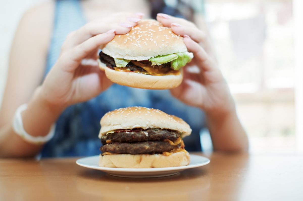 Des traces d'excréments dans votre hamburger : le choc d'une enquête