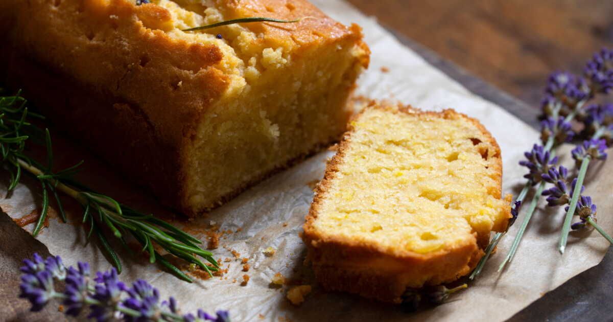 La recette irrésistible du cake à la rhubarbe par Laurent Mariotte