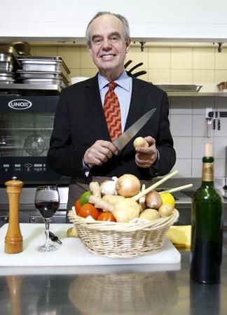 Frédéric Mitterrand célèbre le repas français au patrimoine mondial
