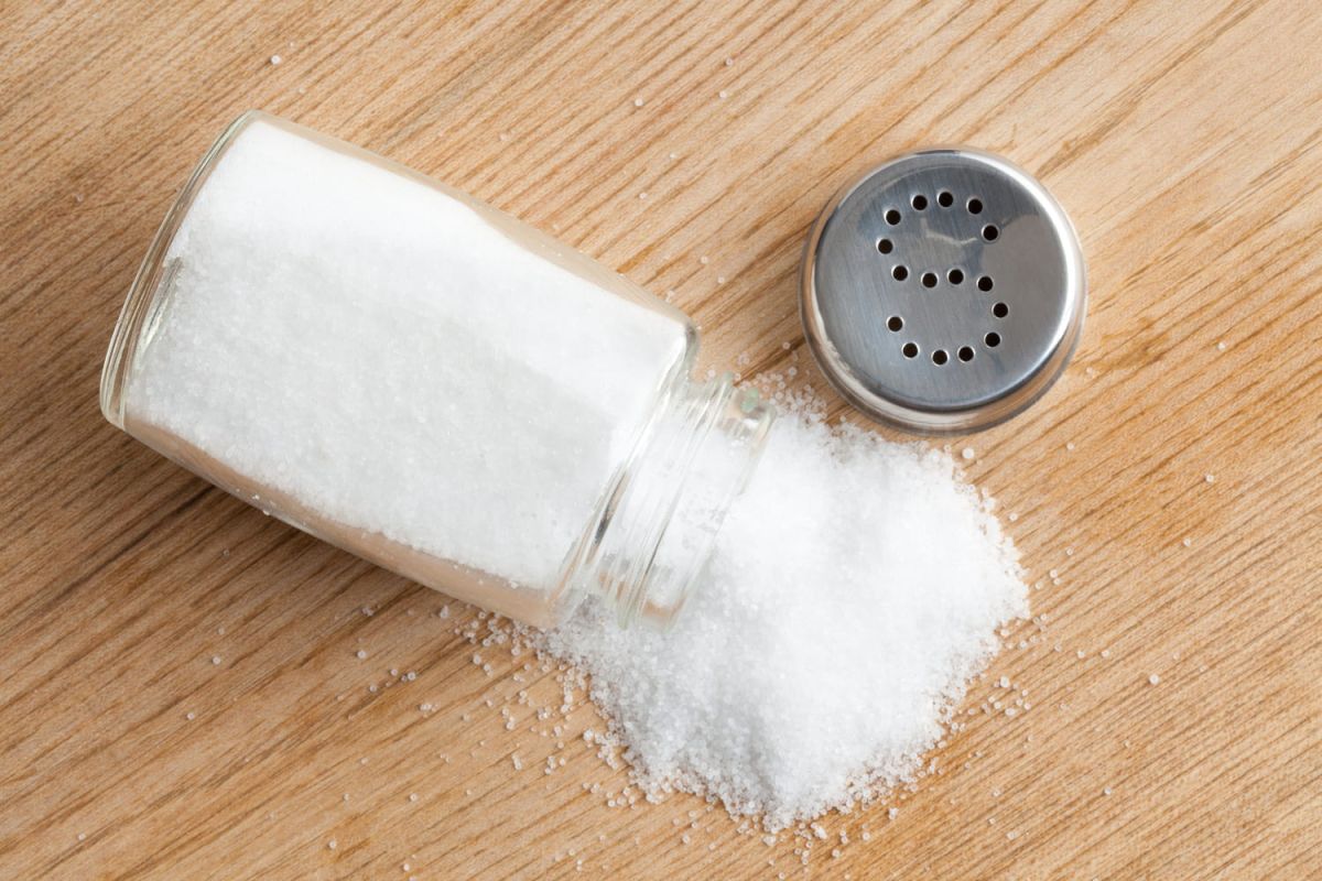 Comment maîtriser un plat trop salé avec des astuces simples