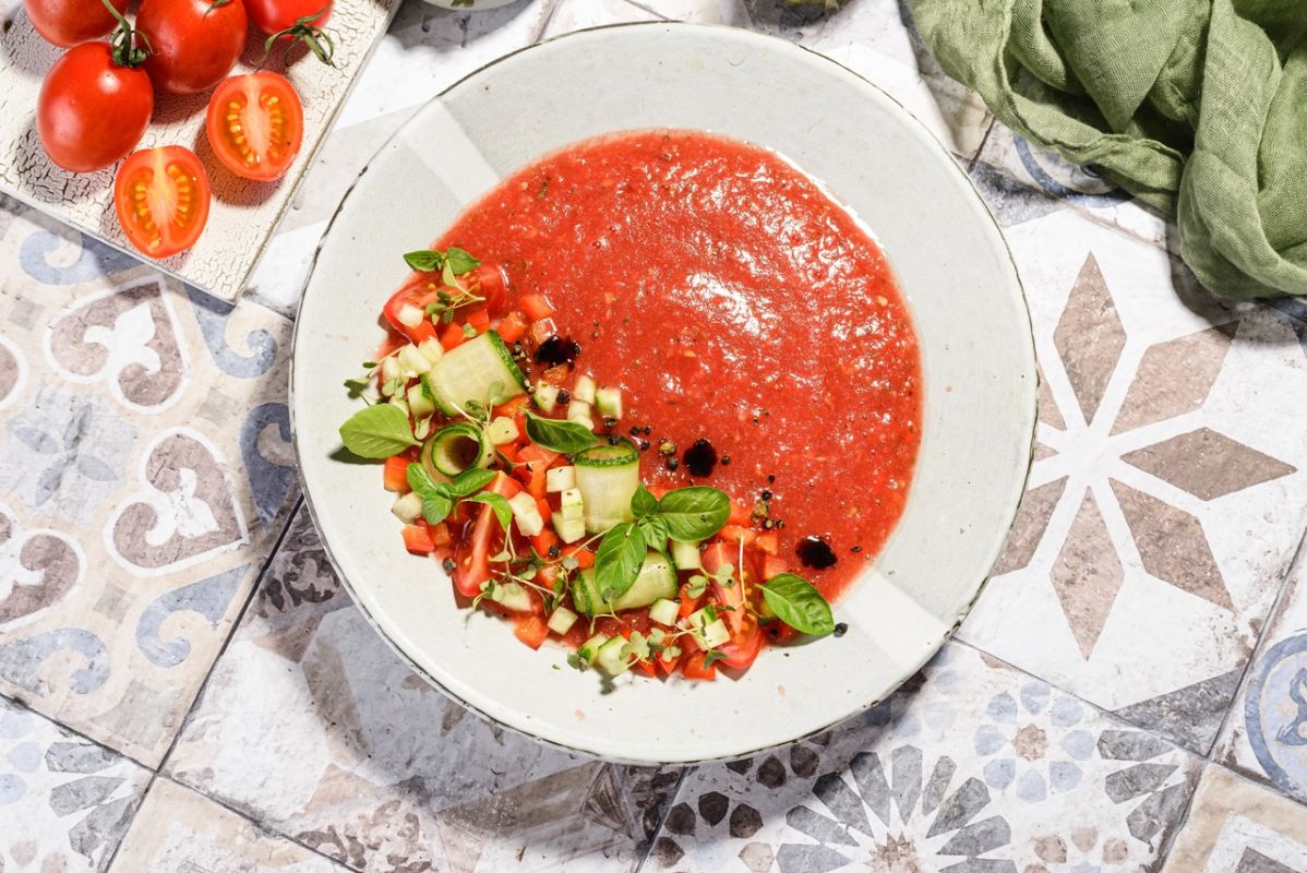 Le gaspacho, une soupe d'été à savourer avec précaution